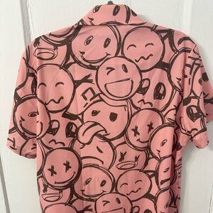 Pink face print shirt